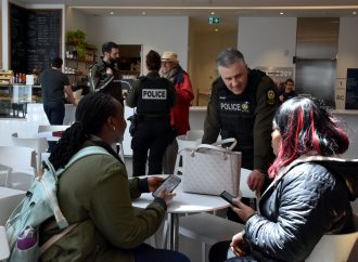 Un café avec un policier : une rencontre positive et une initiative de proximité de la Sûreté du Québec à Drummondville