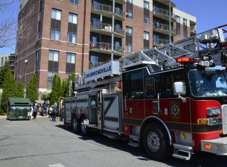 La surchauffe d’une pile au lithium dans un garage force l’évacuation d’une résidence pour personnes âgées à Drummondville.
