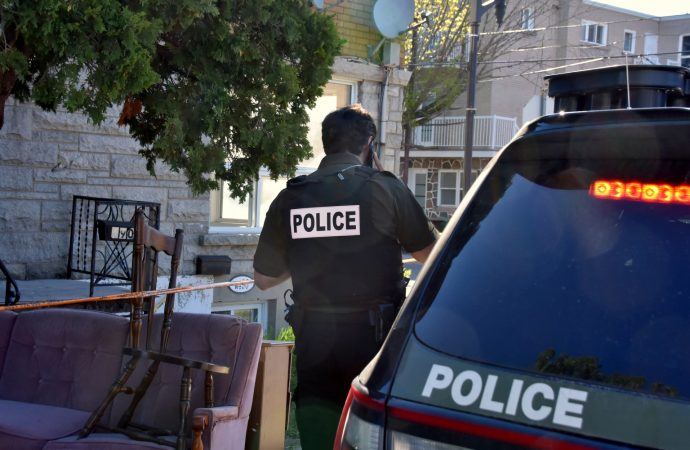 Incendie rue Saint-Jean : la Sûreté du Québec enquête à la suite de la découverte d’éléments suspects