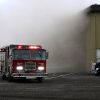 Début d’incendie dans un hangar industriel : les pompiers interviennent efficacement afin de maîtriser l’incendie.