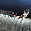 Les travaux reprennent au barrage Hemmings : les employés d&rsquo;Hydro-Québec procèdent enfin à l&rsquo;installation des haussoirs