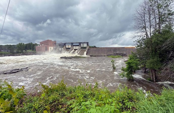 Nouveau report des haussières d’Hydro-Québec : les plaisanciers et les riverains pris en otage à Drummondville, estiment les riverains et commerçants.