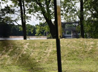 Travaux retardés au barrage Hemmings : les riverains et plaisanciers naviguent toujours dans l’incertitude quant à la reprise des activités nautiques