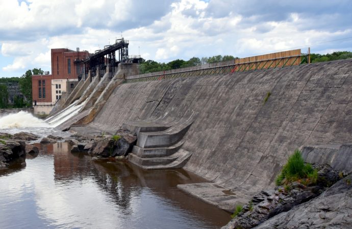 Nouveau report des haussières d’Hydro-Québec : les plaisanciers et les riverains pris en otage à Drummondville, estiment les riverains et commerçants.