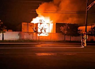 Incendie suspect sur la rue Laferté : des semi-remorques 53 pieds ont été la proie des flammes