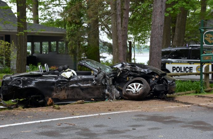 Violente sortie de route : circulant à tombeau ouvert sur le chemin Hemming, un conducteur perd la maîtrise de sa décapotable
