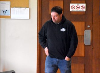 Agression sexuelle et absence de consentement : Luc Paré déclaré coupable, le juge Laroche retient la version de la victime