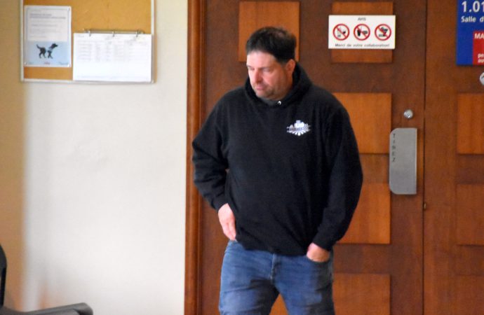 Agression sexuelle et absence de consentement : Luc Paré déclaré coupable, le juge Laroche retient la version de la victime