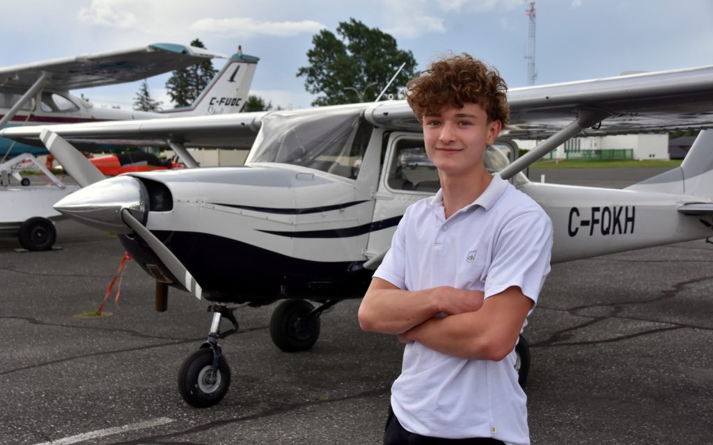Un exploit peu commun Joey Carrier, 16 ans, devient pilote solo @ Crédit photo Éric Beaupré Vingt55. Tous droits réservés (3)