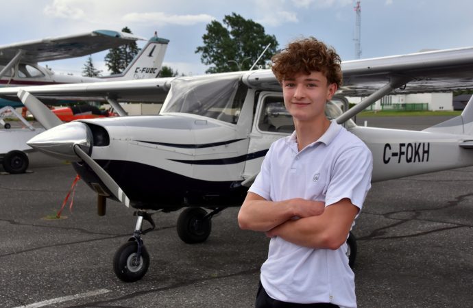 Un exploit peu commun : Joey, un jeune Drummondvillois de 16 ans devient pilote solo