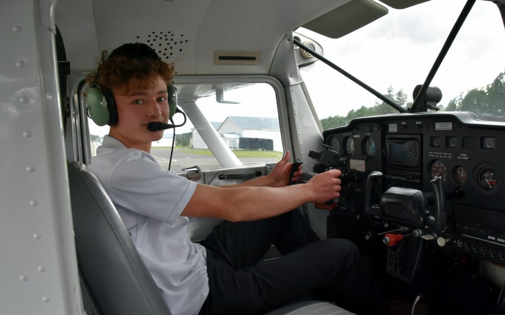 Un exploit peu commun Joey Carrier, 16 ans, devient pilote solo @ Crédit photo Éric Beaupré Vingt55. Tous droits réservés (5)