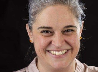 Improvisation, balado et théâtre : Victoriaville devient un terrain de jeu pour les créateurs avec Andréanne Béland