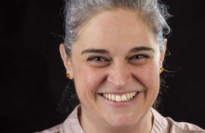 Improvisation, balado et théâtre : Victoriaville devient un terrain de jeu pour les créateurs avec Andréanne Béland