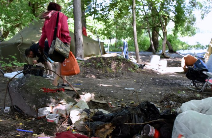 Campement inondé ‘toléré’ mais ‘non autorisé’ assure le maire : les enjeux de santé, de sécurité et d’insalubrité demeurent