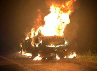 Deux véhicules détruits par les flammes en quelques minutes à L’Avenir et à Saint-Léonard-d’Aston