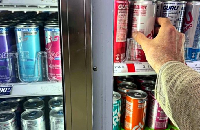 Boissons énergisantes interdites aux moins de 16 ans : des commerçants drummondvillois soulèvent des questions sur l’application de la mesure
