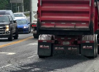 Un déversement d&rsquo;asphalte ralentit la circulation sur le boulevard Lemire
