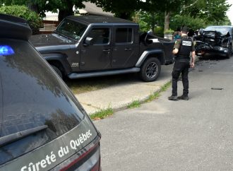 Violente collision dans un quartier résidentiel de Drummondville : un malaise pourrait être en cause