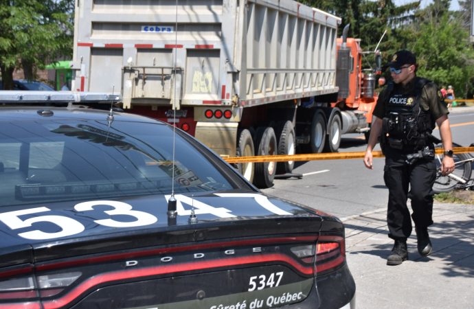 Collision avec un poids lourd : le cycliste transféré à Trois-Rivières, toujours dans un état critique