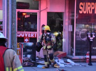 Incendie dans un immeuble locatif et commercial du centre-ville : un employé incommodé par la fumée transporté à l’hôpital