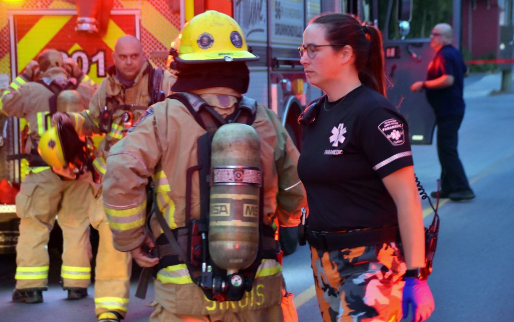 Incendie dans un immeuble locatif et commercial du centre-ville @ Crédit photo Eric Beaupré Vingt55 Tous droits réservés (8)