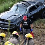 La conductrice a perdu la maîtrise de sa voiture sport avant d'effectuer plusieurs tonneaux @ Crédit photo Éric Beaupré Vingt55. Tous droits réservés (13)