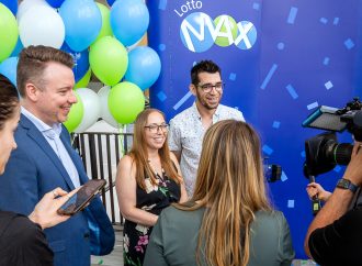 40 M$ au Lotto Max : un couple de la Montérégie réalisera ses rêves et ceux de ses enfants