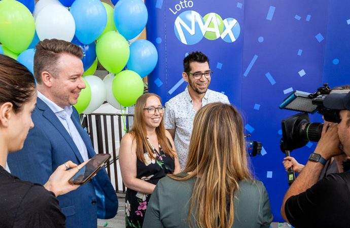 40 M$ au Lotto Max : un couple de la Montérégie réalisera ses rêves et ceux de ses enfants
