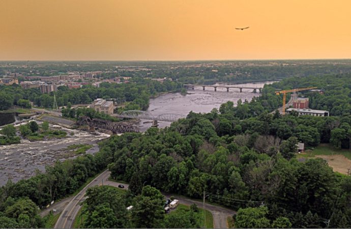Ciel orangé et soleil voilé au Centre-du-Québec : la SOPFEU fait la lumière sur le phénomène