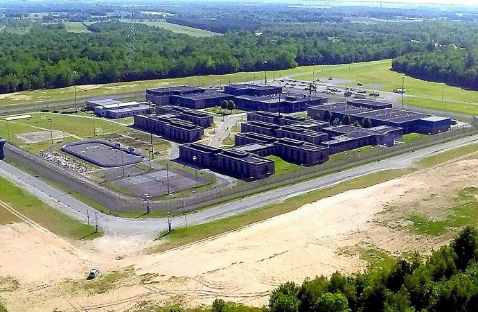 Prison-federal-Drummondville@Cr-Photo-Eric-Beaupre-002-concentrate-690x450