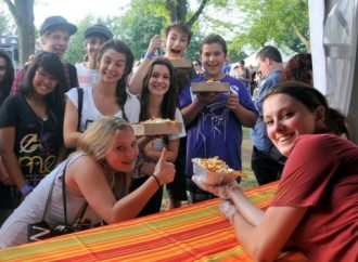 La poutine veut sa place parmi les émojis du monde,… Valentine sollicite l&rsquo;appui des Québécois