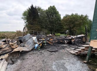Incendie à Saint-Bonaventure : l’intervention efficace des pompiers permet de sauver une résidence familiale des flammes