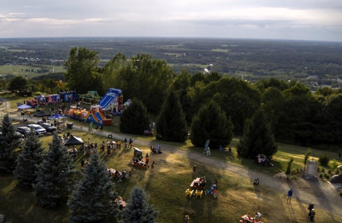 Mont en fête : Un spectacle de drones illuminera le ciel au Centre-du-Québec