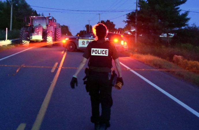 Collision entre un véhicule et un tracteur agricole à Saint-Félix-de-Kingsey : la SQ poursuit son enquête