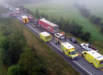 Un camionneur perd la vie dans une violente collision sur la route 255
