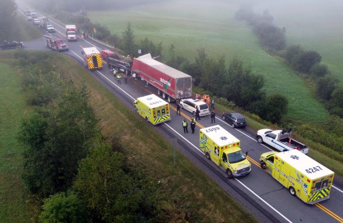 Un camionneur perd la vie dans une violente collision sur la route 255