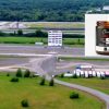 Pour contribuer à sauver Sanair : Le coureur automobile Bertrand Godin mise sur les effluves de caoutchouc brûlé, d’huile à moteur et d’essence haute performance !