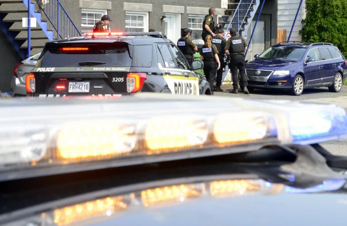 Important déploiement policier sur la 9e Avenue : une personne maîtrisée par la SQ et prise en charge par les paramédics