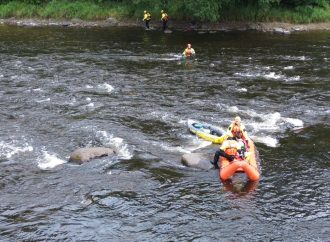 Sauvetage nautique: une kayakiste secourue par les pompiers sur la rivière Saint-François à Drummondville