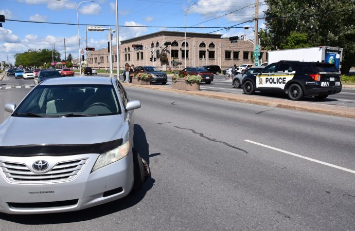 Accident sur le boulevard Saint-Joseph : un véhicule se retrouve en sens inverse à la suite de l’impact.