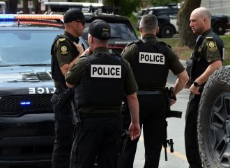 Jeune possiblement armé au centre-ville : un adolescent localisé et identifié par les policiers