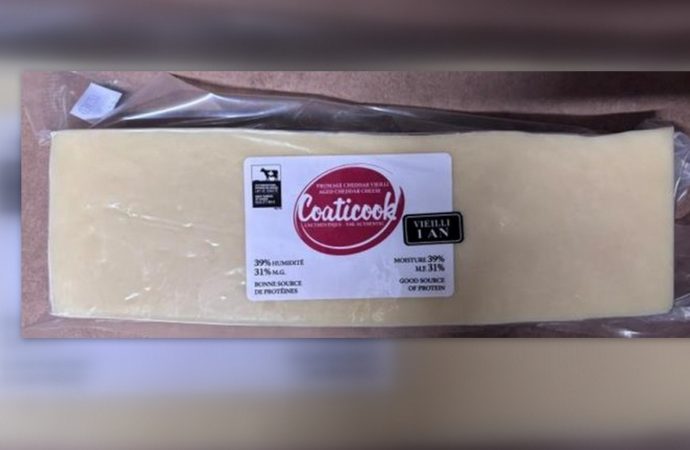 Alerte alimentaire au Québec : du fromage cheddar Coaticook rappelé en raison d’un risque de Listeria