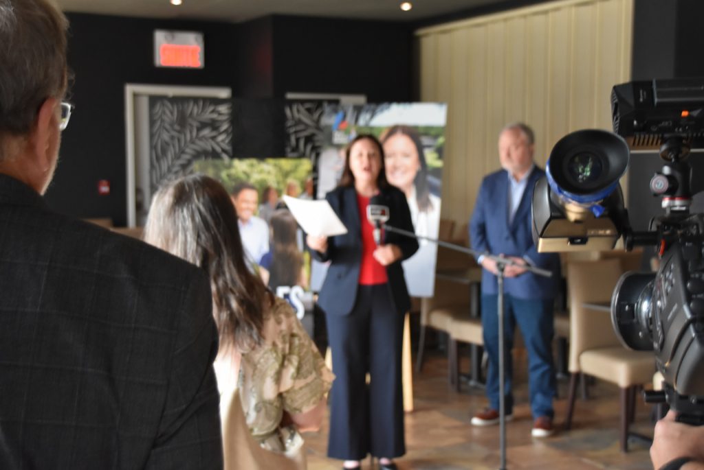 Alexandra Houle candidate au PLQ a présenté son parcours, les raisons de son engagement politique et surtout les dossiers qu’elle entend placer au cœur de sa campagne @ Crédit photo Eric Beaupré Ving