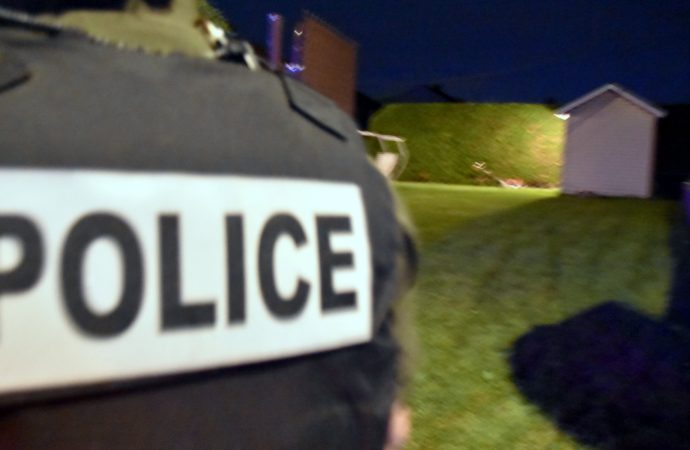 Décès d’un homme atteint par sa propre tronçonneuse : le coroner Yvon Garneau privilégie la thèse d’un violent rebond