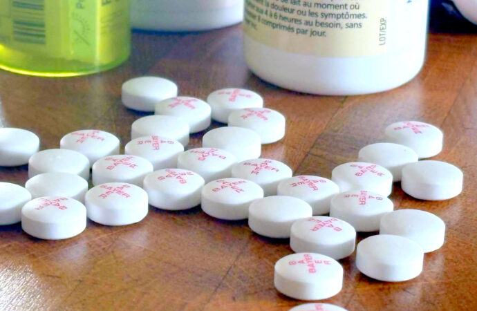 Décès à la suite d’une intoxication à l’acétaminophène : le coroner Edgard Nassif émet une recommandation et interpelle Santé Canada