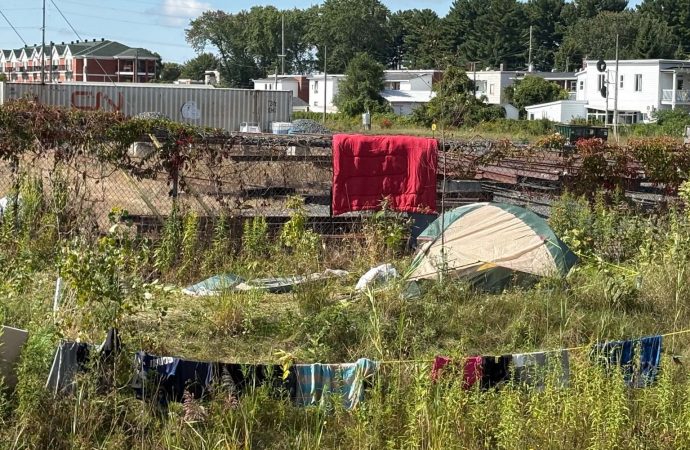 Médicaments à ciel ouvert, personnes intoxiquées : policiers, paramédics et pompiers fortement sollicités en 24h au centre-ville de Drummondville