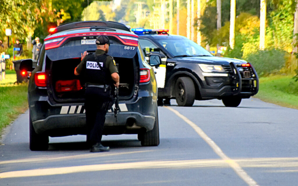 Un appel signalant un homicide à l’origine d’un important déploiement policier à Saint-Eugène @ Crédit photo Eric Beaupré Vingt55 Tous droits réservés (7)