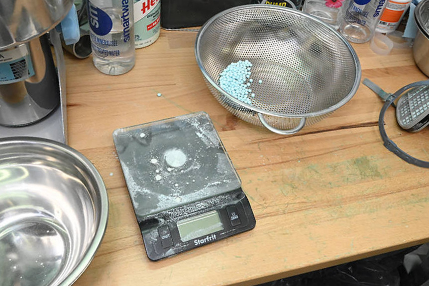 Un-laboratoire-clandestin-de-drogue-perquisitionne-sur-la-106e-avenue-par-des-policiers-de-la-GRC-a-Drummondville-©-Credit-photo-Eric-Beaupre-Vingt55 (2)