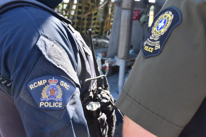 Un-laboratoire-clandestin-de-drogue-perquisitionne-sur-la-106e-avenue-par-des-policiers-de-la-GRC-a-Drummondville-©-Credit-photo-Eric-Beaupre-Vingt55 (5)