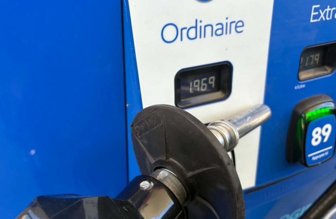 Le prix de l’essence bondit de près de 20 cents : un retour au travail et une rentrée scolaire plus coûteux